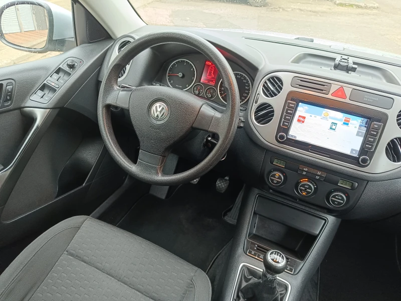 VW Tiguan 2.0TDI 140к.с 4x4, снимка 8 - Автомобили и джипове - 53275768