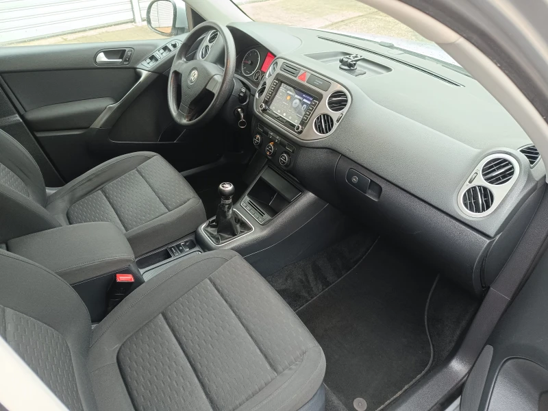 VW Tiguan 2.0TDI 140к.с 4x4, снимка 10 - Автомобили и джипове - 53275768