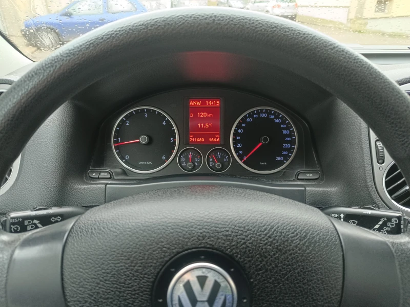 VW Tiguan 2.0TDI 140к.с 4x4, снимка 16 - Автомобили и джипове - 53275768