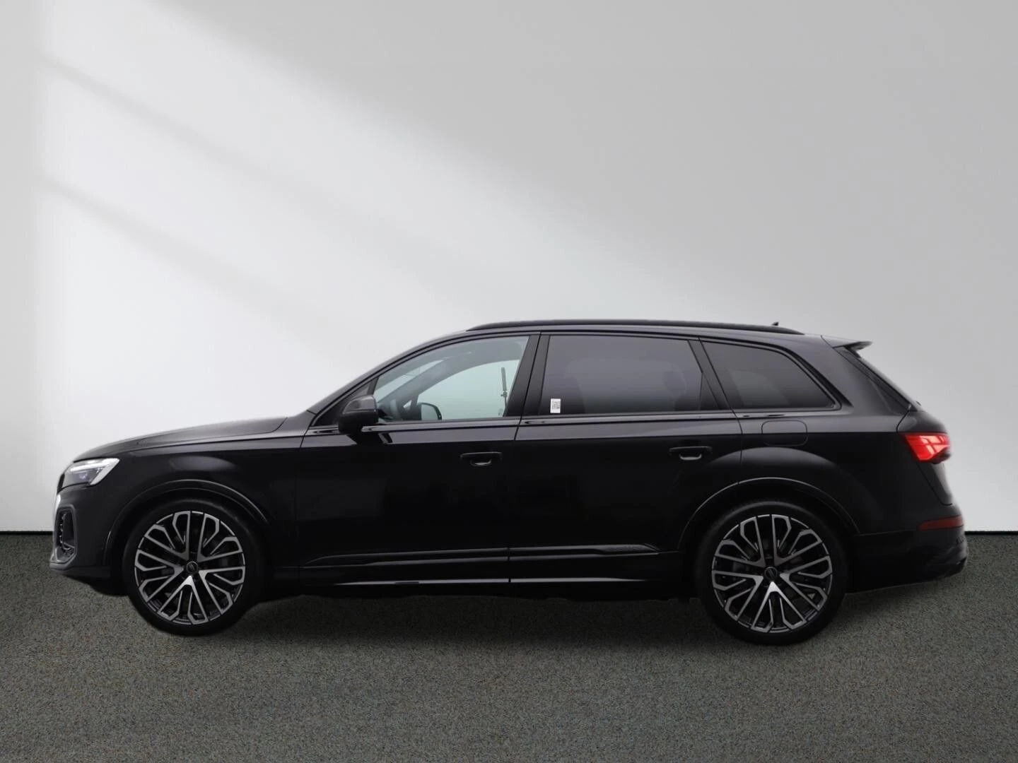 Audi Q7 55 TFSIe/FACELIFT/PLUG-IN/S-LINE/B&O/PANO/BLACK OP - изображение 4