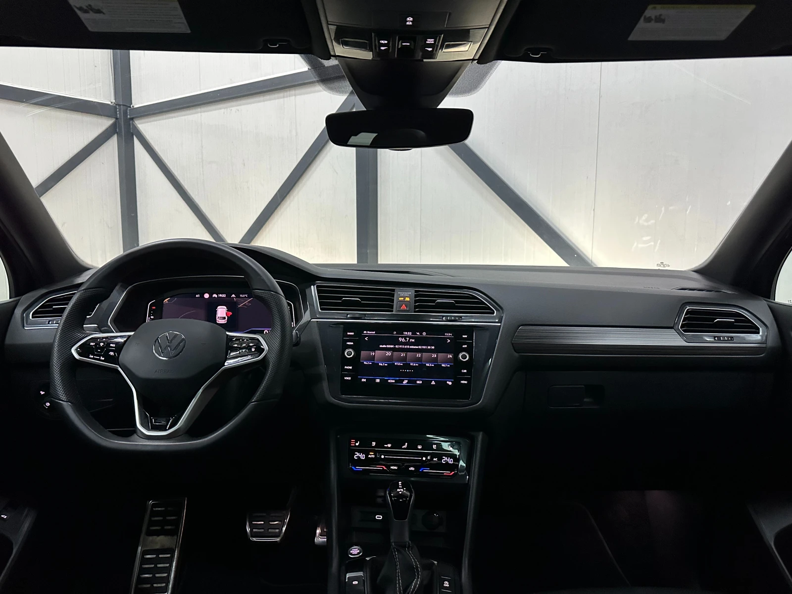 VW Tiguan * R-LINE* 19 500* LANE ASSIST* *  | Mobile.bg   10