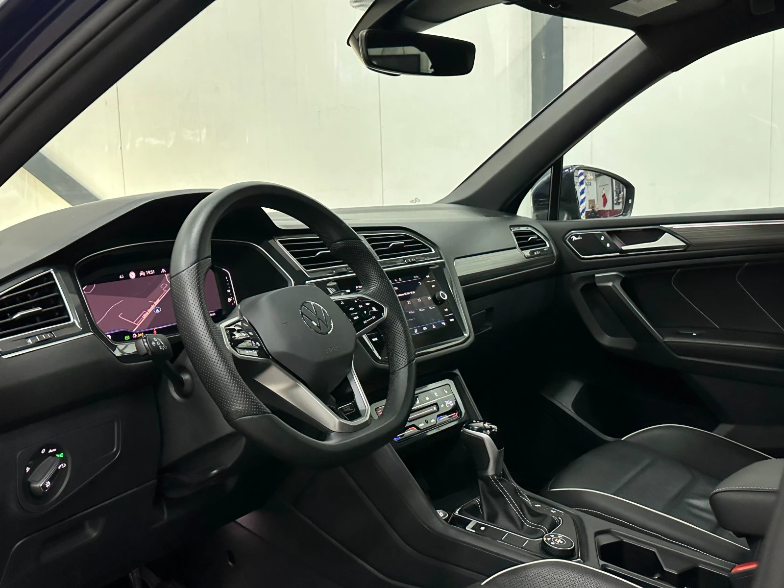 VW Tiguan * R-LINE* 19 500* LANE ASSIST* *  | Mobile.bg   9