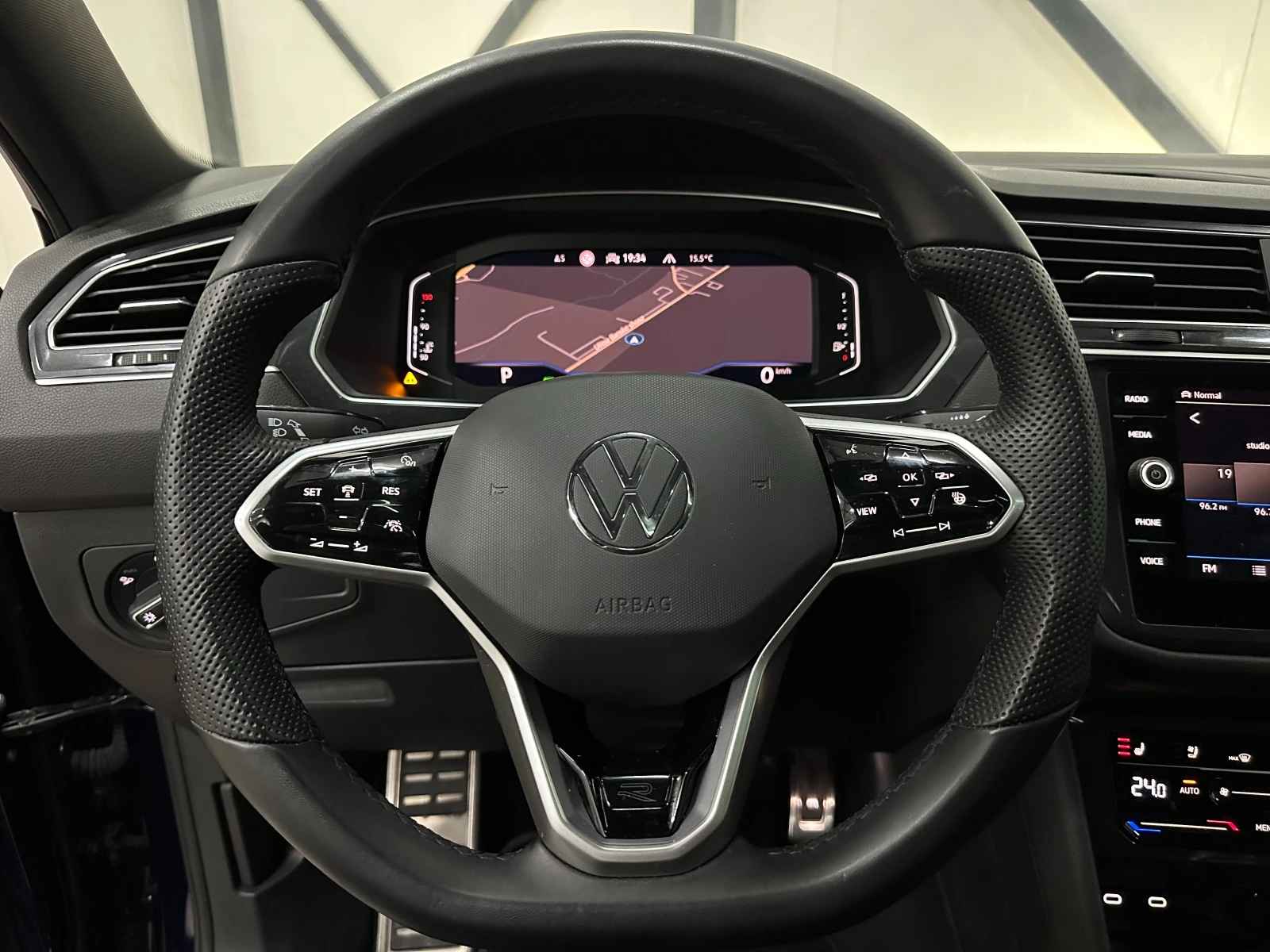 VW Tiguan * R-LINE* 19 500* LANE ASSIST* *  | Mobile.bg   12