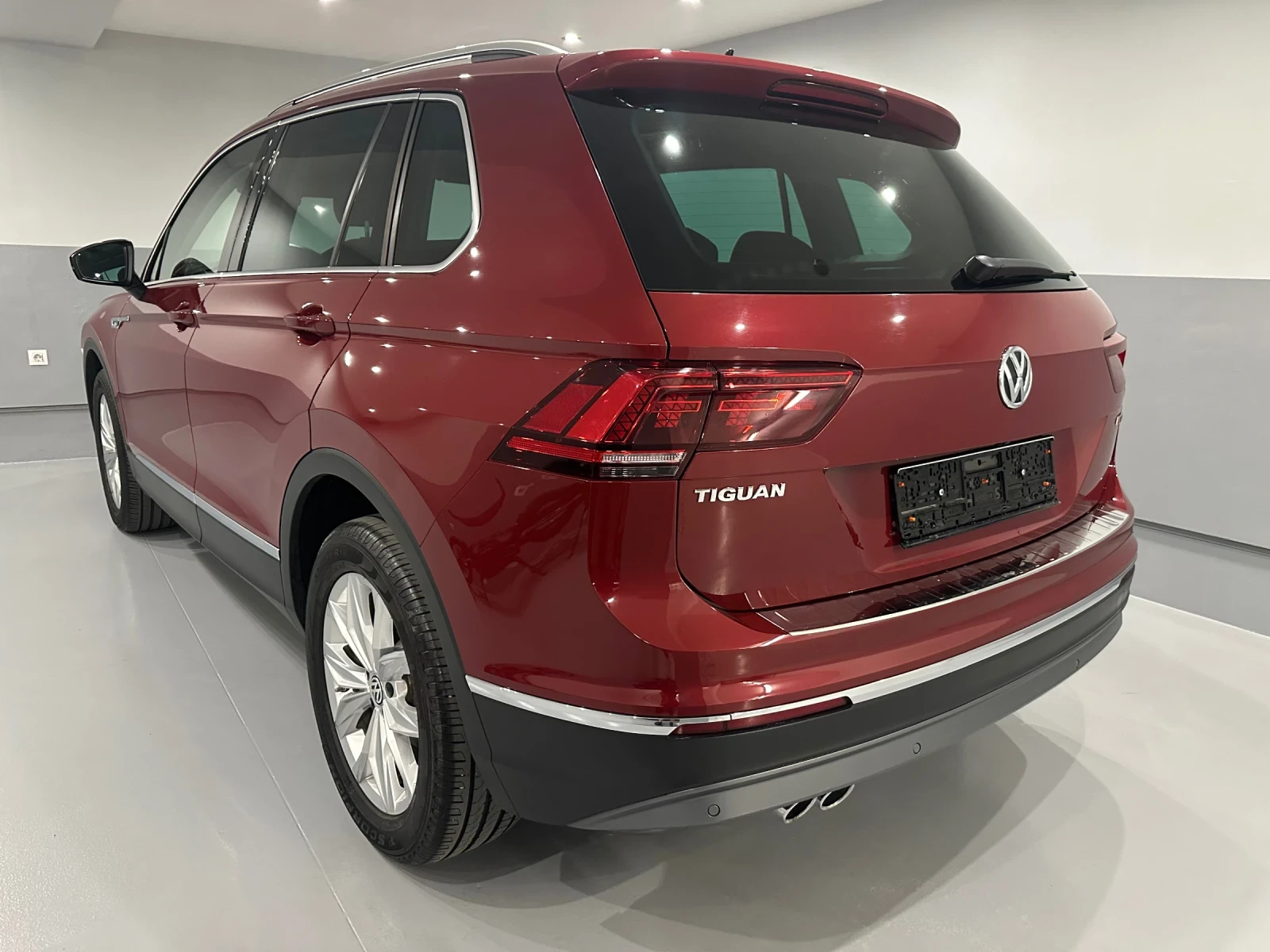 VW Tiguan 2.0TDI 4MOTION R-LINE NAVI PECHKA KAMERA Panorama - изображение 4