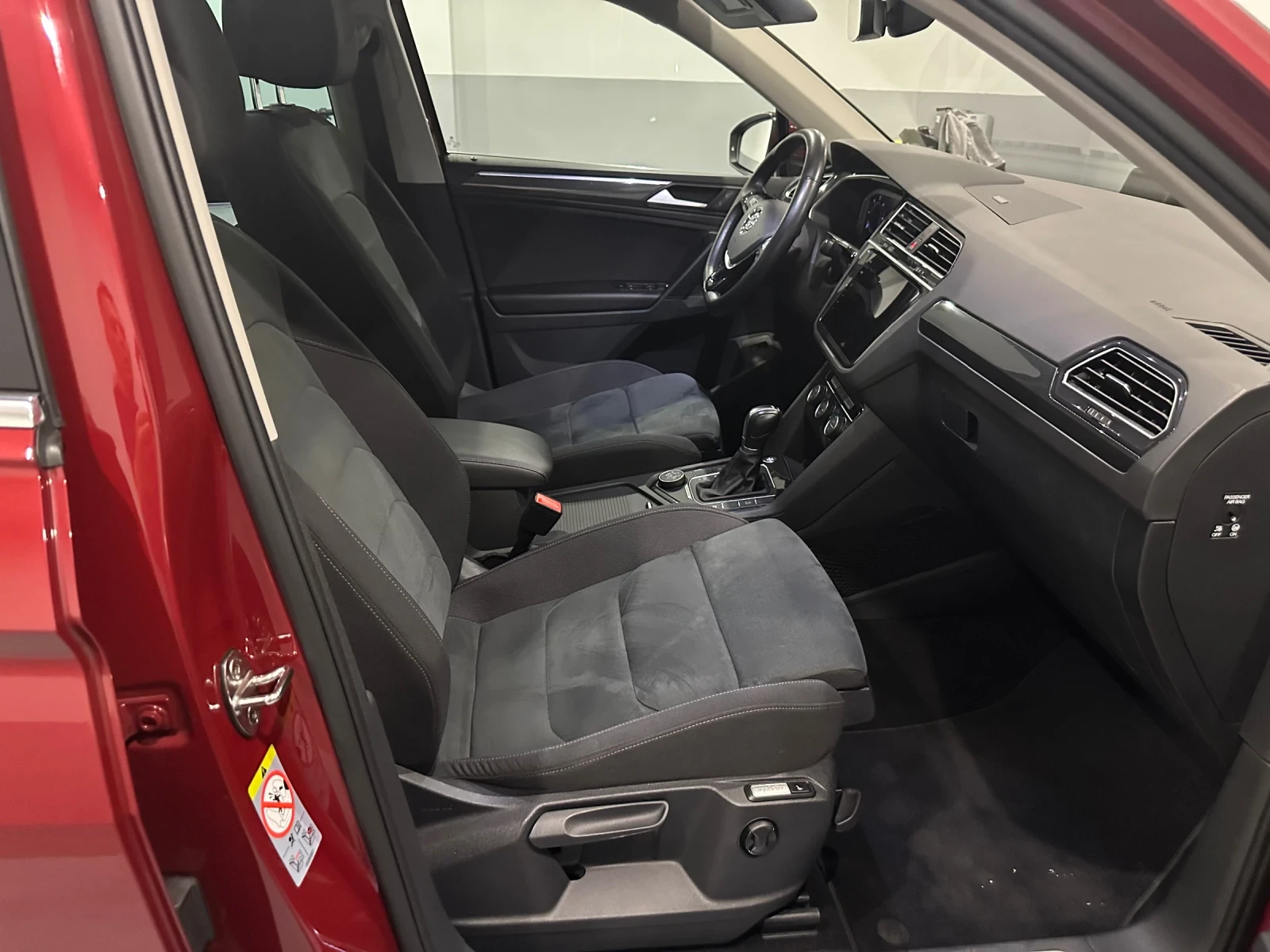 VW Tiguan 2.0TDI 4MOTION R-LINE NAVI PECHKA KAMERA Panorama - изображение 9