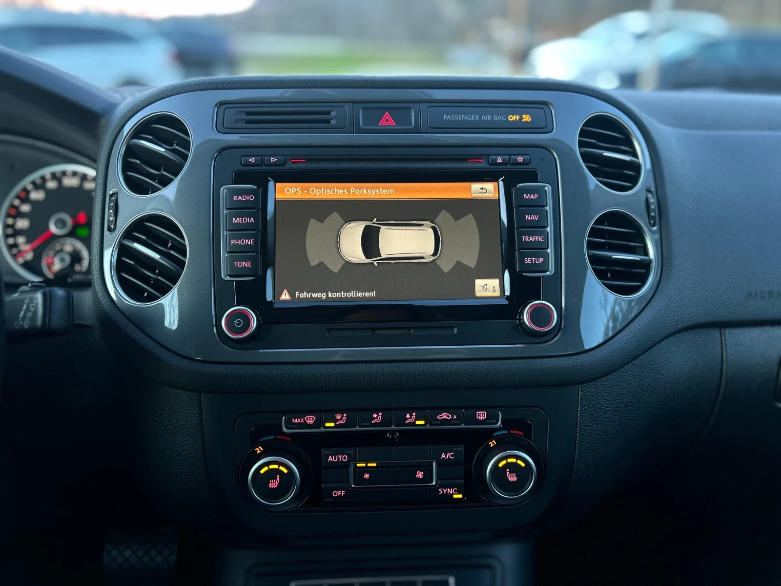 VW Tiguan 2.0TDI R LINE XENON LED NAVI KEYLESS PANO 4MOTION - изображение 8