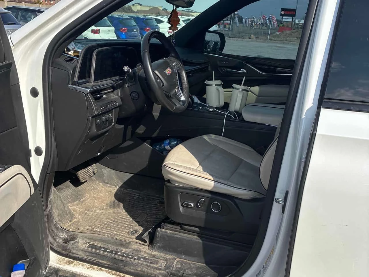 Cadillac Escalade * Sport * NIGHT VISION* ОБДУХВАНЕ* DISTRONIC* , снимка 5 - Автомобили и джипове - 53911423