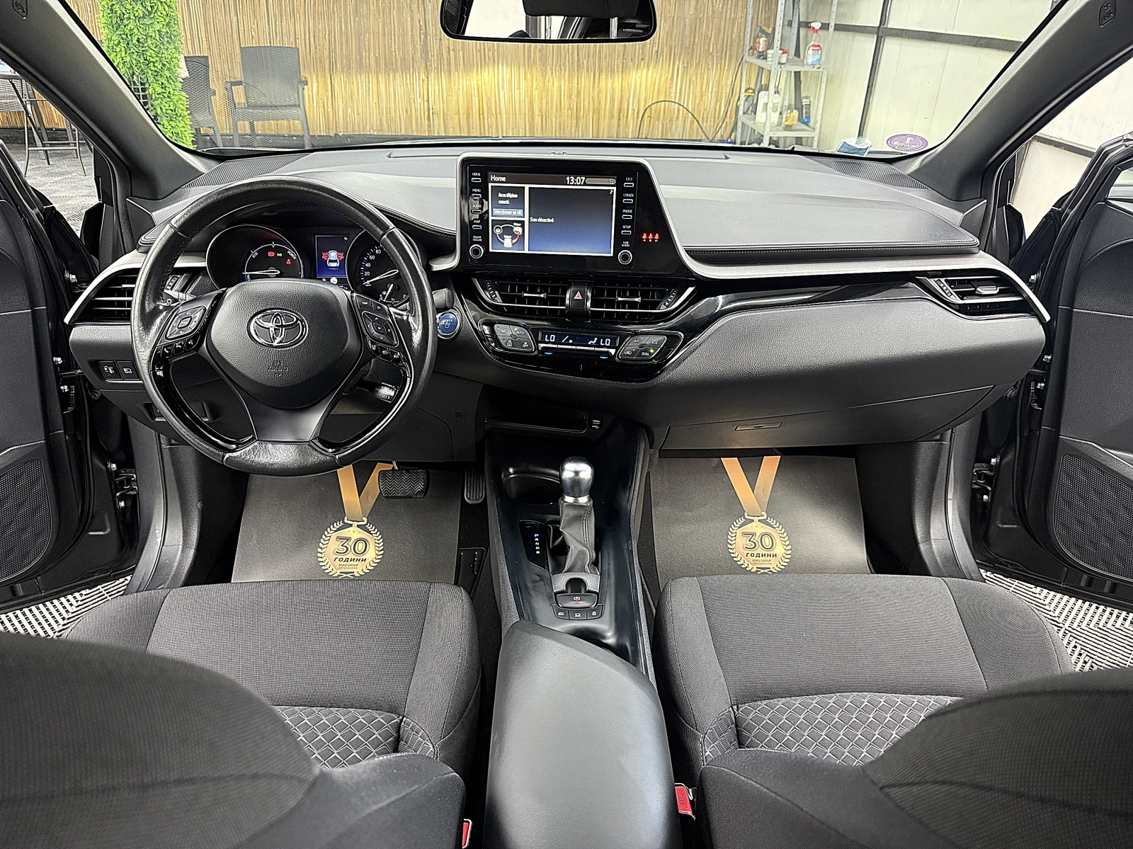 Toyota C-HR HIBRID/KAMERA/KeylessGo/ТОП СЪСТОЯНИЕ!!!!ЛИЗИНГ, снимка 13 - Автомобили и джипове - 55432194