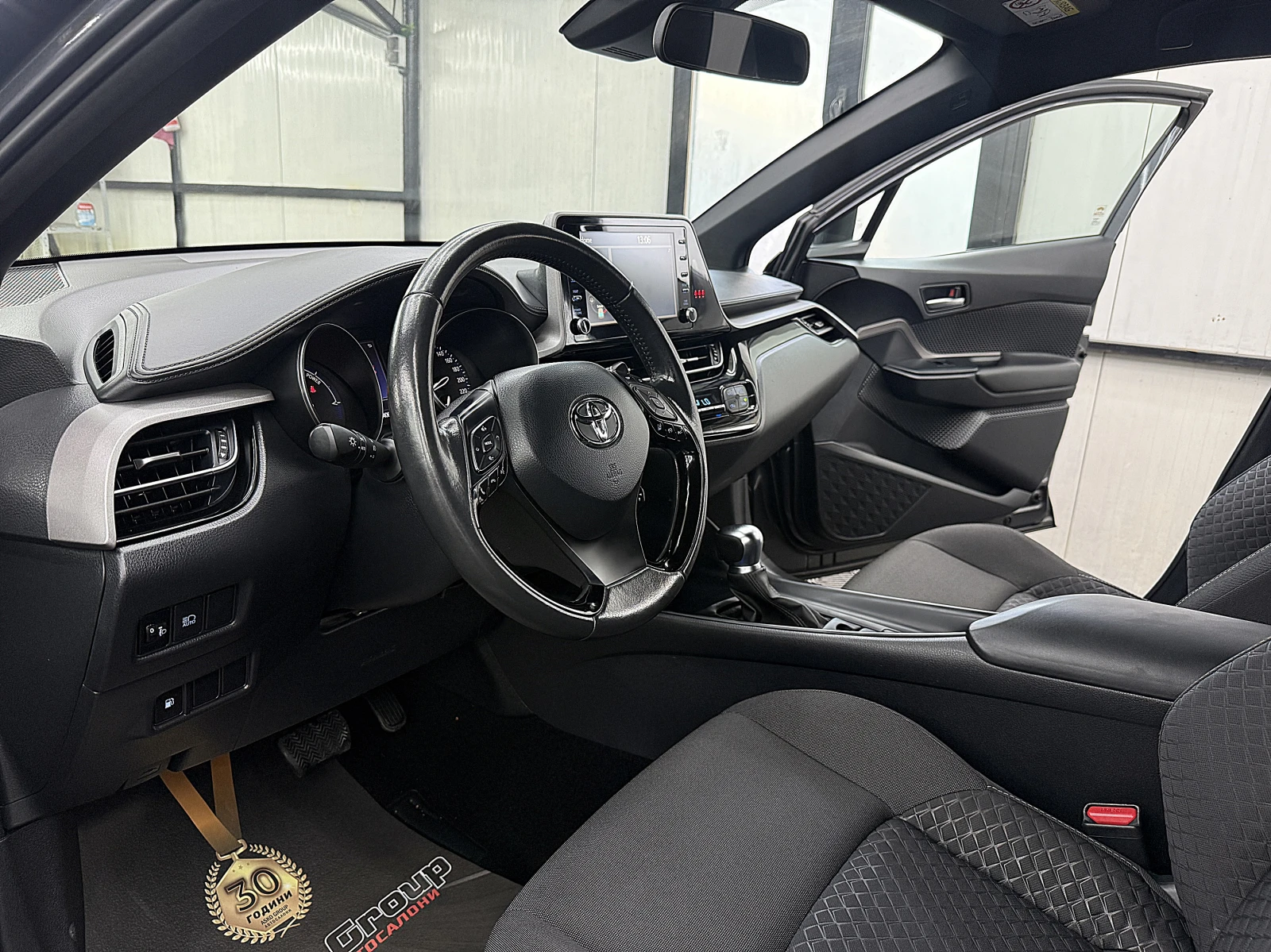Toyota C-HR HIBRID/KAMERA/KeylessGo/ТОП СЪСТОЯНИЕ!!!!ЛИЗИНГ, снимка 12 - Автомобили и джипове - 55432194