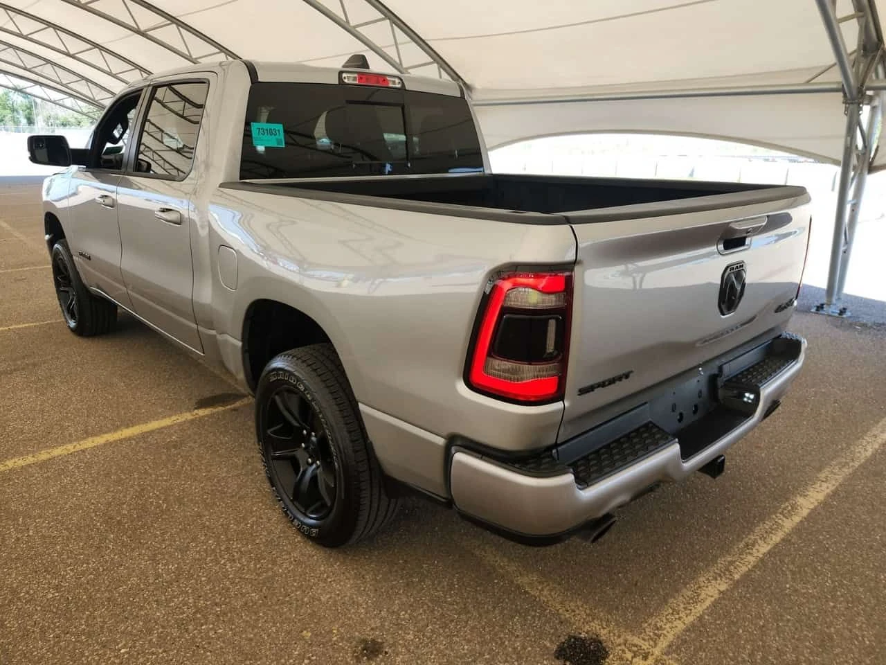 Dodge RAM 1500 * Sport 4x4 Crew Cab 5'7" Box * CARFAX * Б, снимка 2 - Автомобили и джипове - 55612835