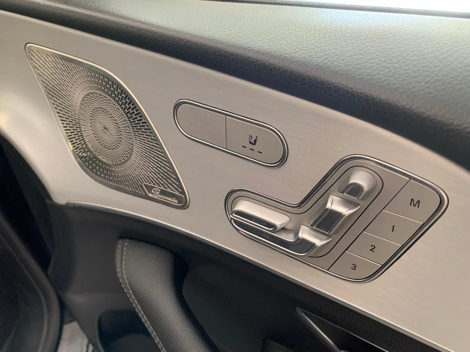 Mercedes-Benz GLE 350 de / AMG / NIGHT / BURM / MULTIBEAM / 4-MATIC/ 360, снимка 14 - Автомобили и джипове - 55811623