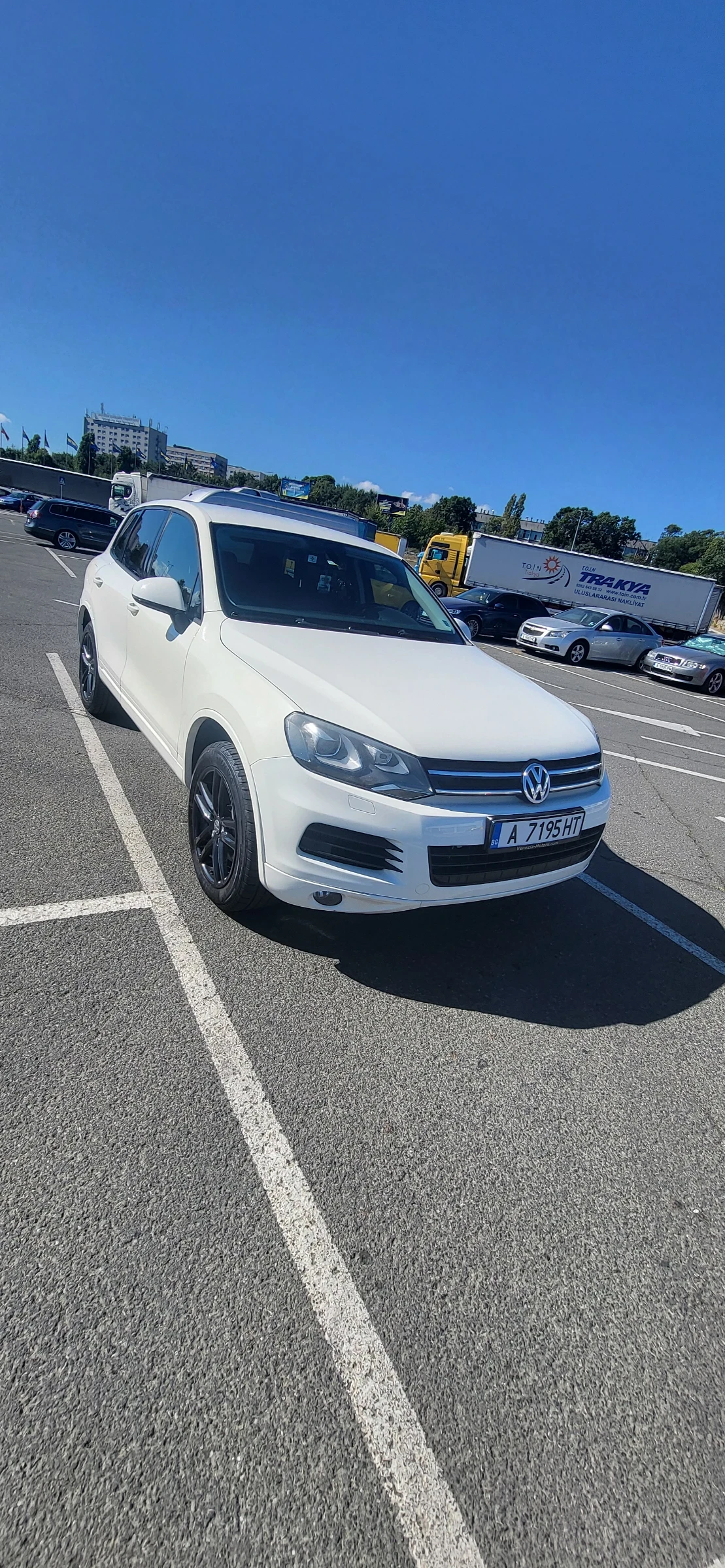 VW Touareg З.0 V6 blue moution