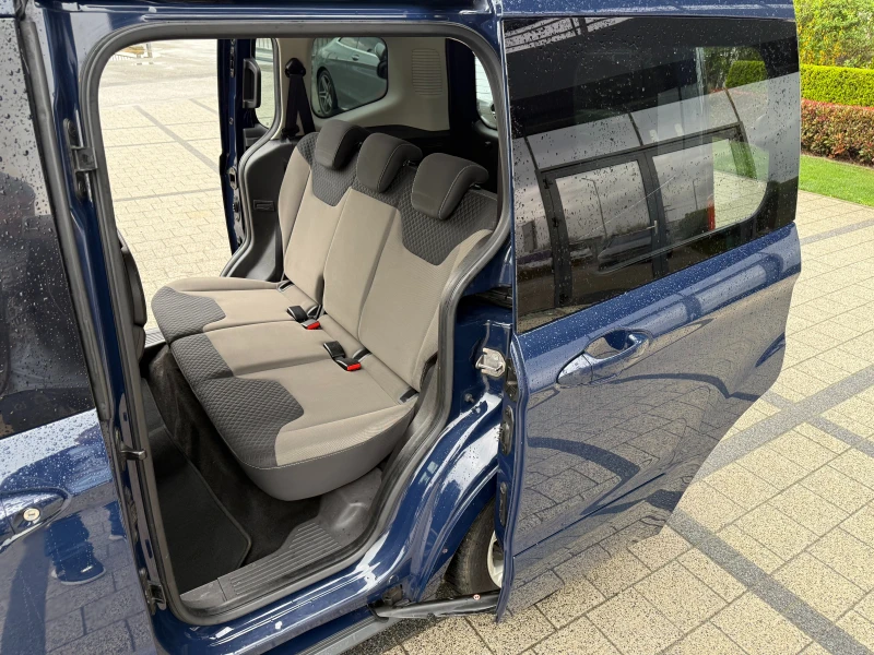 Ford Tourneo Courier 1.5TDCI Климатик , снимка 10 - Бусове и автобуси - 49722767