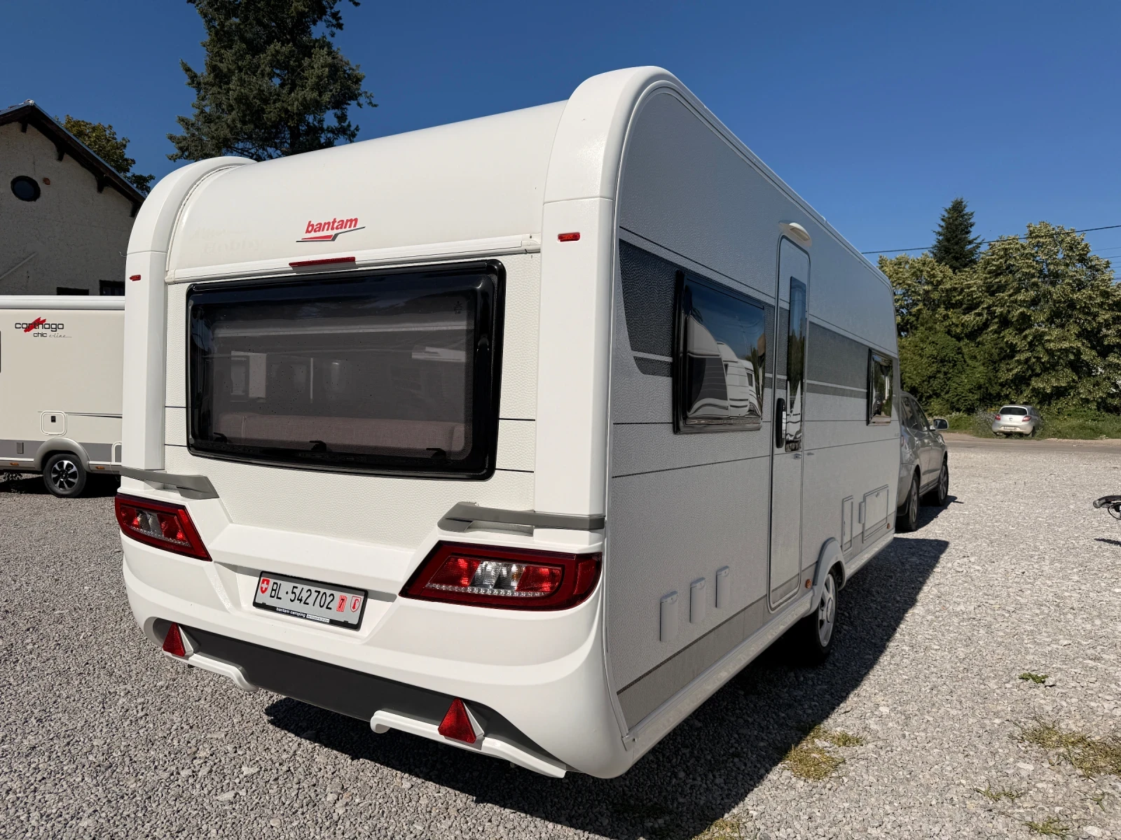 Каравана Hobby De Luxe 540 UL, снимка 4 - Каравани и кемпери - 55787265