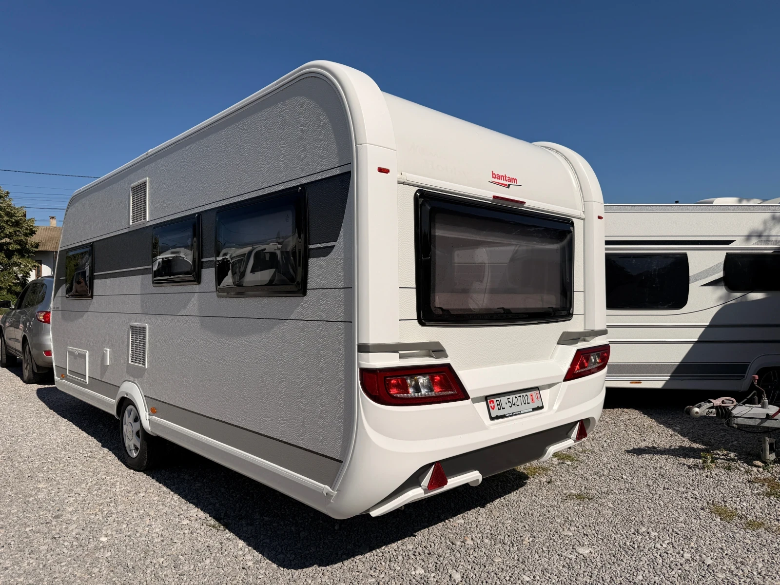 Каравана Hobby De Luxe 540 UL, снимка 3 - Каравани и кемпери - 55787265