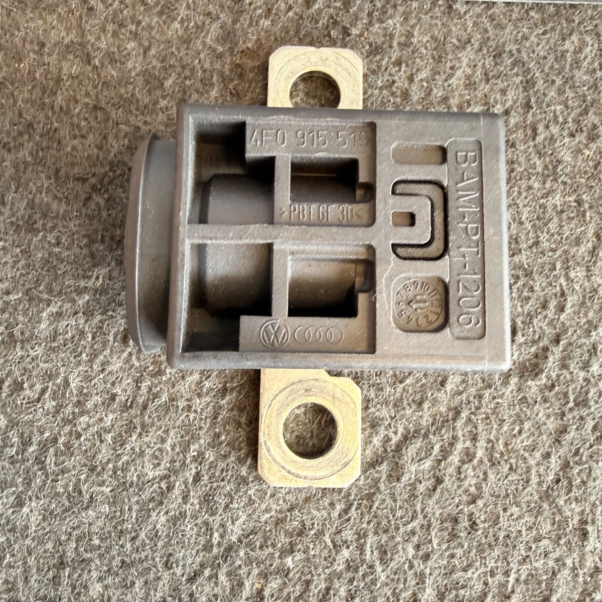 Пиропатрон за изключване на акумулатора за Ауди Audi A6 A7 4G C7 4F0915519-1553