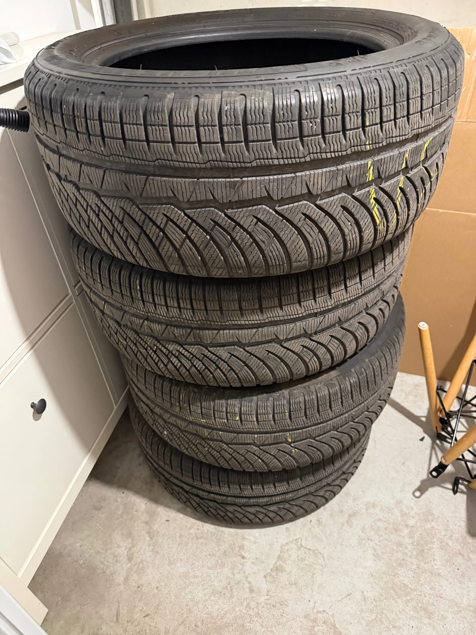 Гуми Зимни 245/50R18