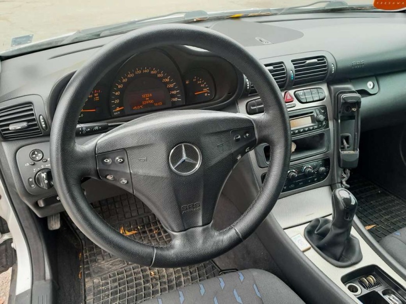 Mercedes-Benz C 220, снимка 13 - Автомобили и джипове - 45870486