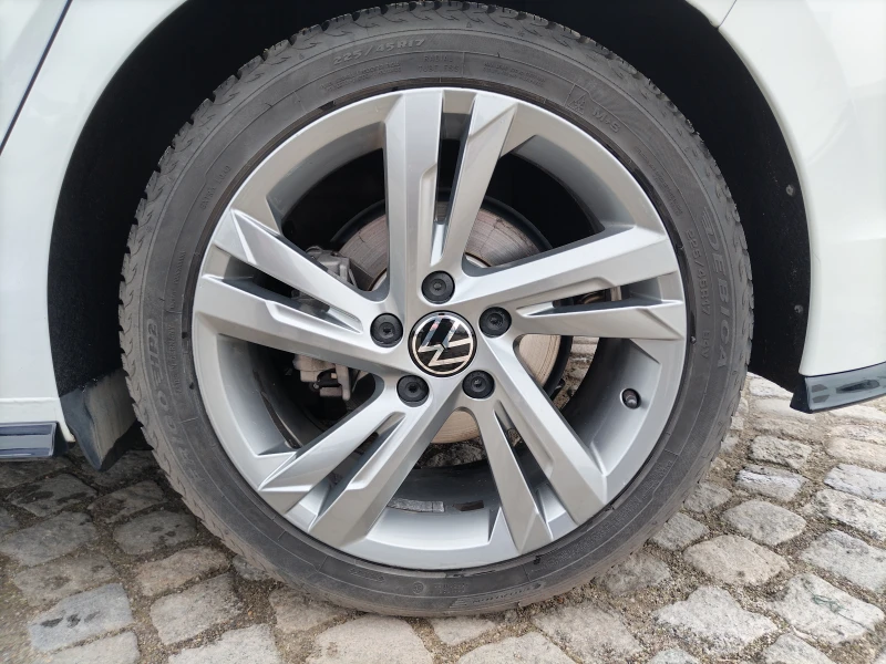 VW Golf Golf 8 R-Line 1.5 еTSI /150к.с/DSG, снимка 17 - Автомобили и джипове - 49131041