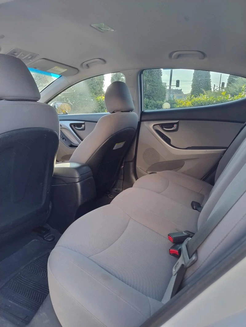 Hyundai Elantra, снимка 11 - Автомобили и джипове - 52260131