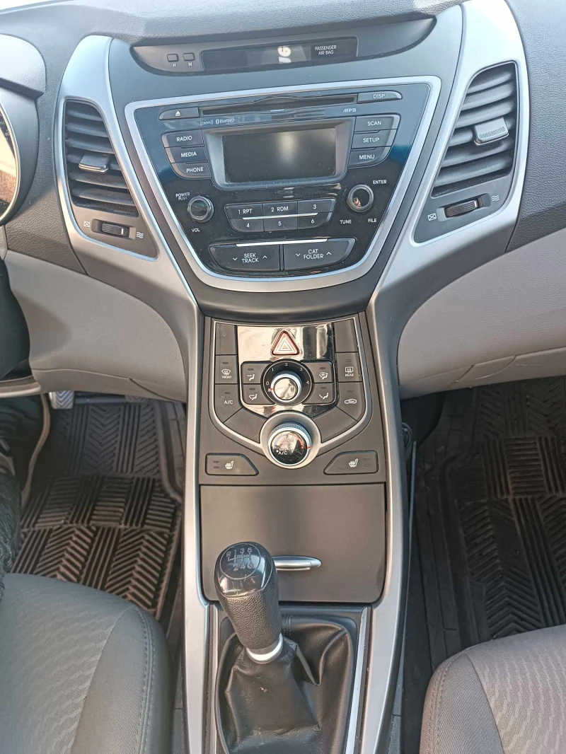 Hyundai Elantra, снимка 7 - Автомобили и джипове - 52260131