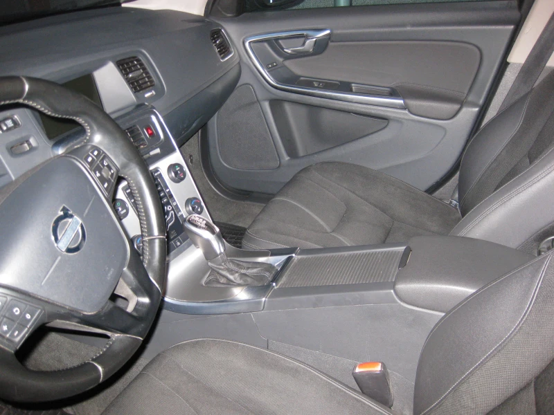 Volvo V60, снимка 6 - Автомобили и джипове - 52979520