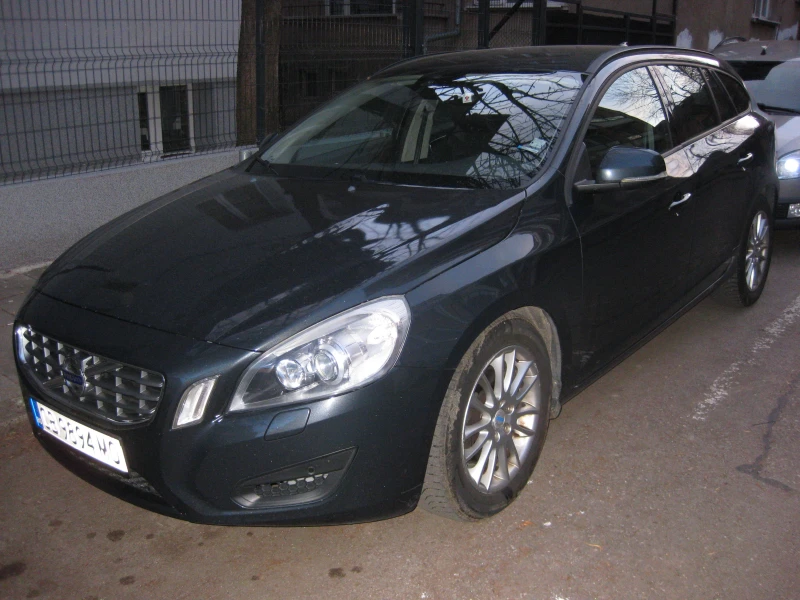 Volvo V60, снимка 2 - Автомобили и джипове - 52979520