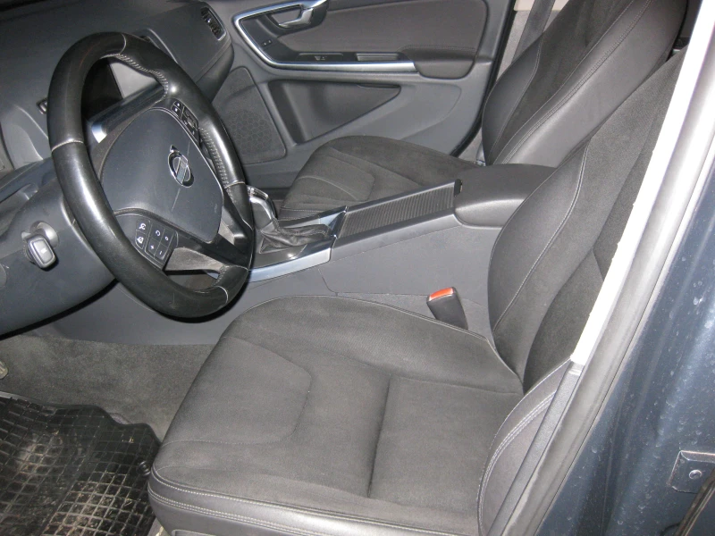 Volvo V60, снимка 8 - Автомобили и джипове - 52979520