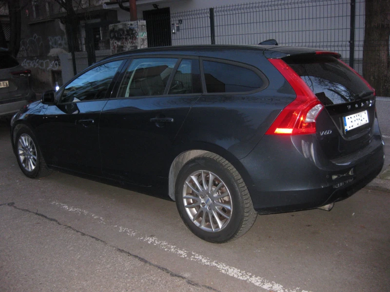 Volvo V60, снимка 3 - Автомобили и джипове - 52979520