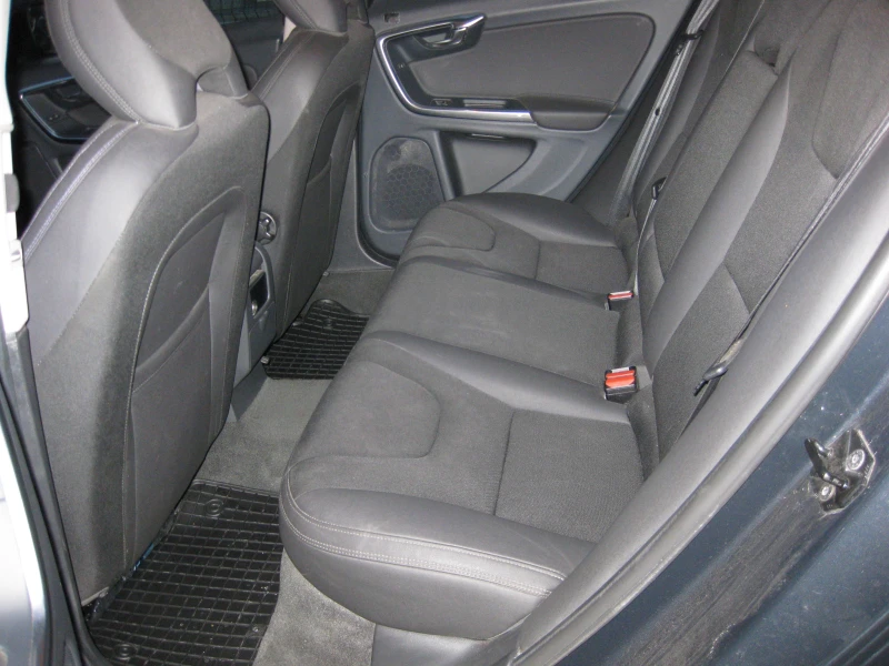 Volvo V60, снимка 9 - Автомобили и джипове - 52979520