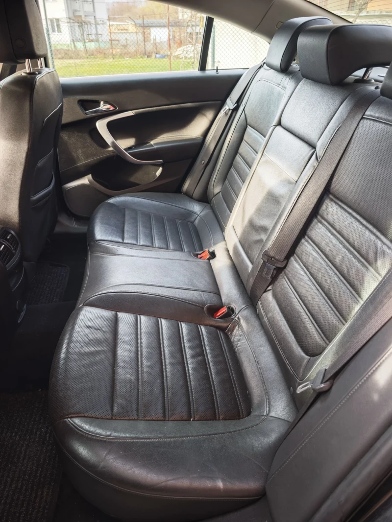 Opel Insignia 2.2 CDI 192 HP- Седан, Всички екстри, снимка 12 - Автомобили и джипове - 53133245