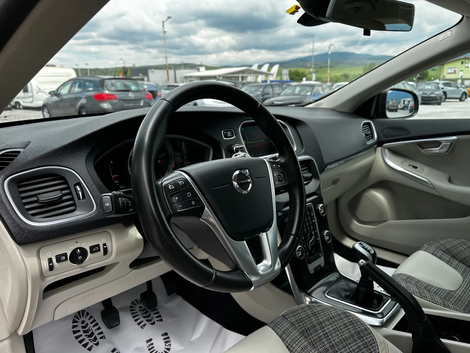 Volvo V40 Cross Country 2.0d-НАВИ-ЕВРО6-КЛИМАТРОНИК-FULL-NEW-TOP - изображение 9