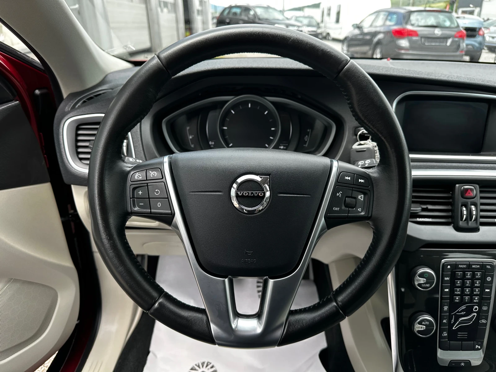 Volvo V40 Cross Country 2.0d-НАВИ-ЕВРО6-КЛИМАТРОНИК-FULL-NEW-TOP - изображение 10