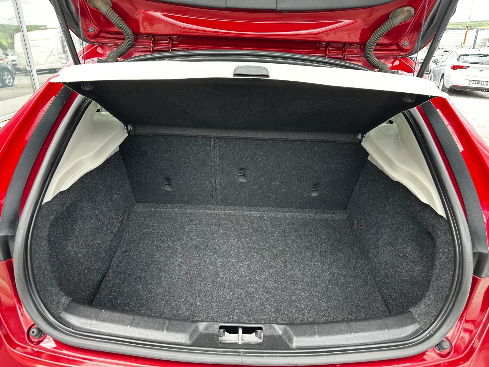 Volvo V40 Cross Country 2.0d-НАВИ-ЕВРО6-КЛИМАТРОНИК-FULL-NEW-TOP - изображение 6