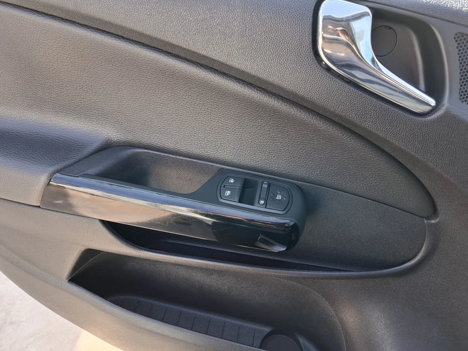 Opel Corsa 1.2i 85кс газ/бензин - изображение 9