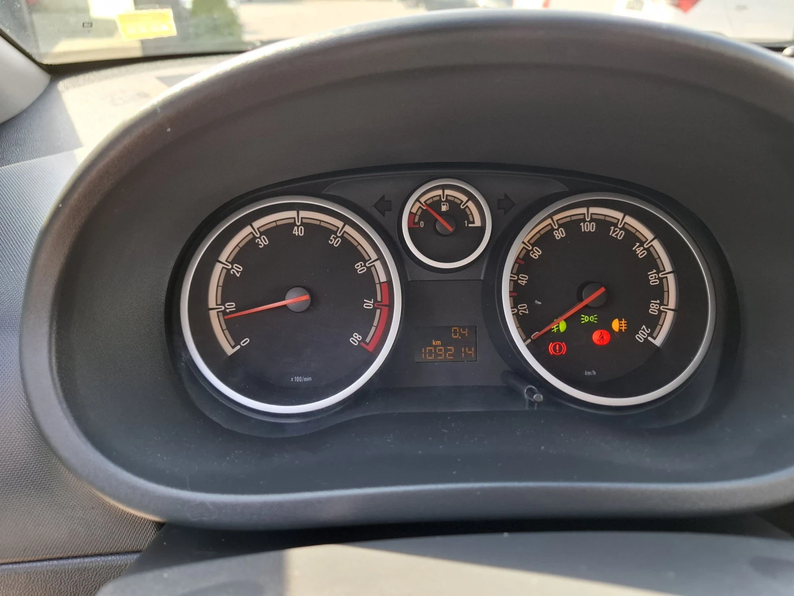 Opel Corsa 1.2i 85кс газ/бензин - изображение 7
