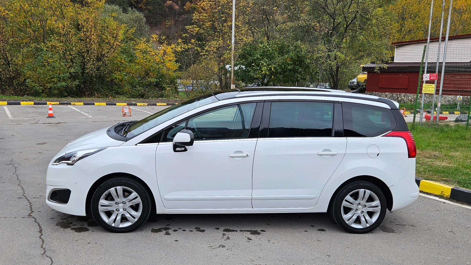 Peugeot 5008 1.6 Hdi NAVIG/PANORAMA/Euro-6b - изображение 2