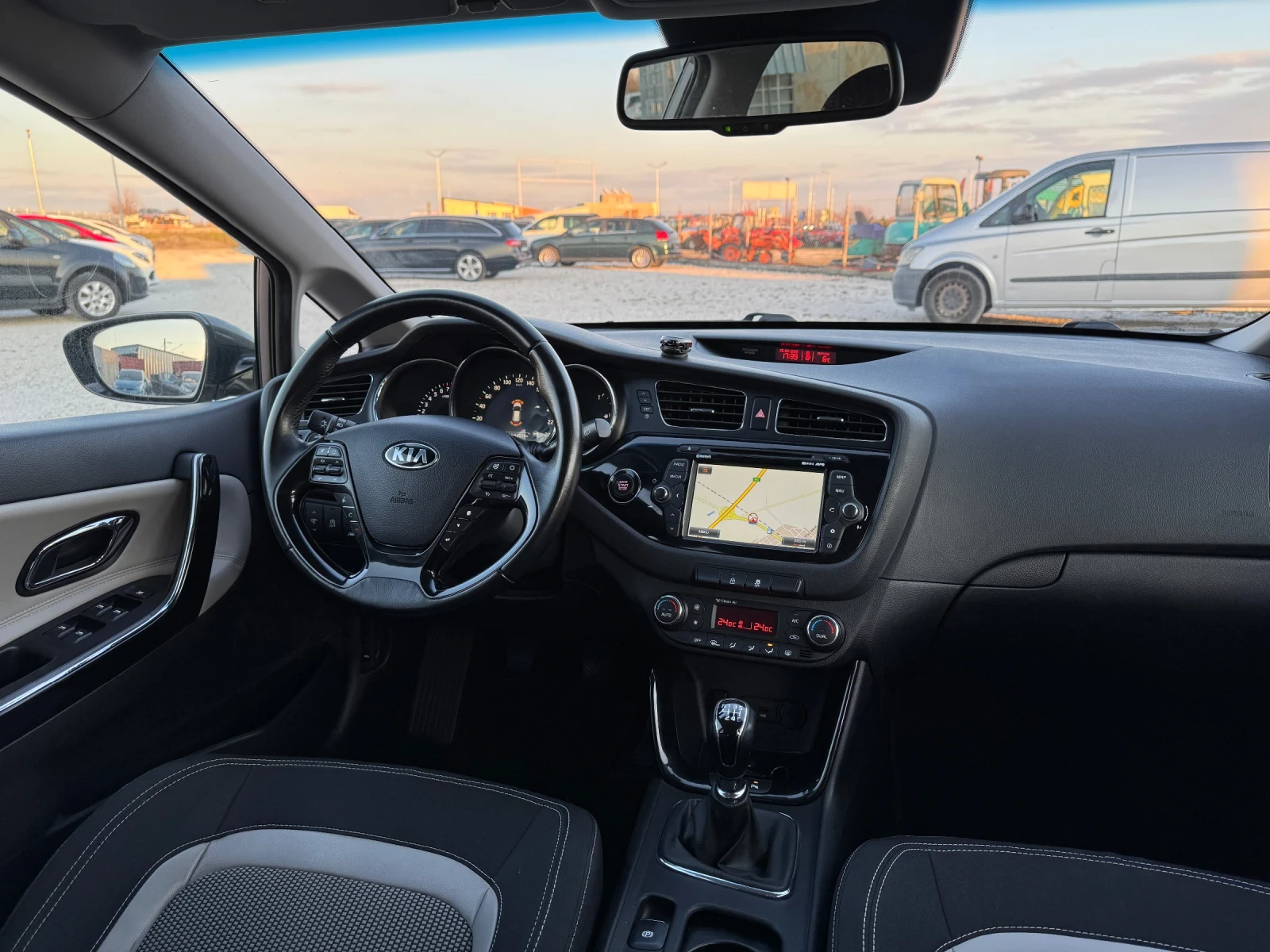 Kia Ceed 1.6 GDI Platinum, снимка 10 - Автомобили и джипове - 53782342