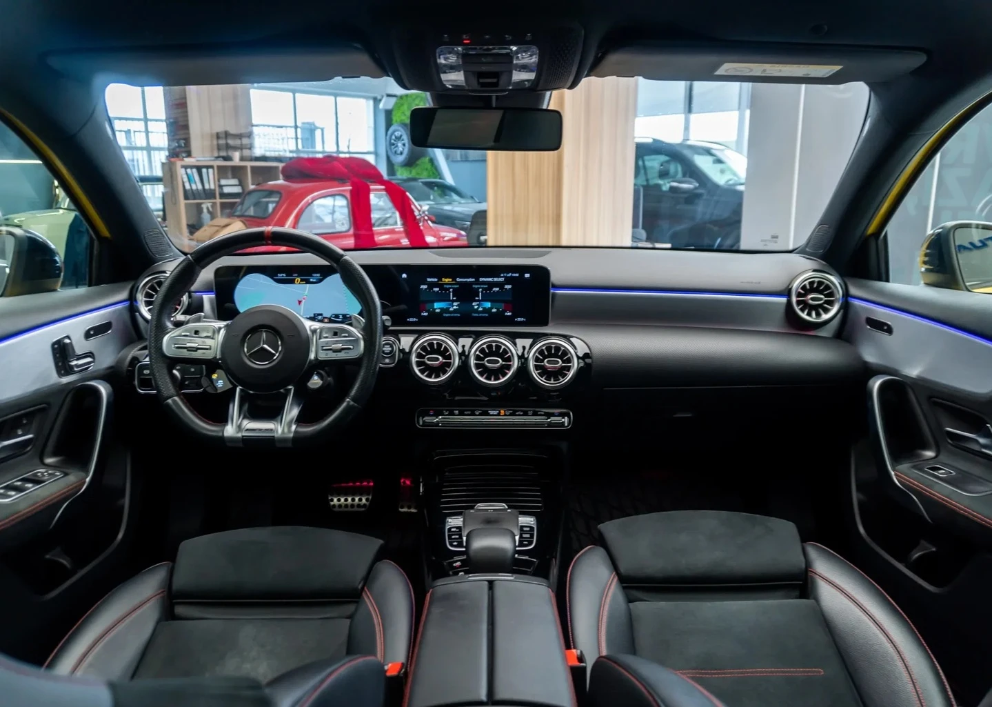 Mercedes-Benz A 35 AMG 4MATIC , снимка 6 - Автомобили и джипове - 53903202