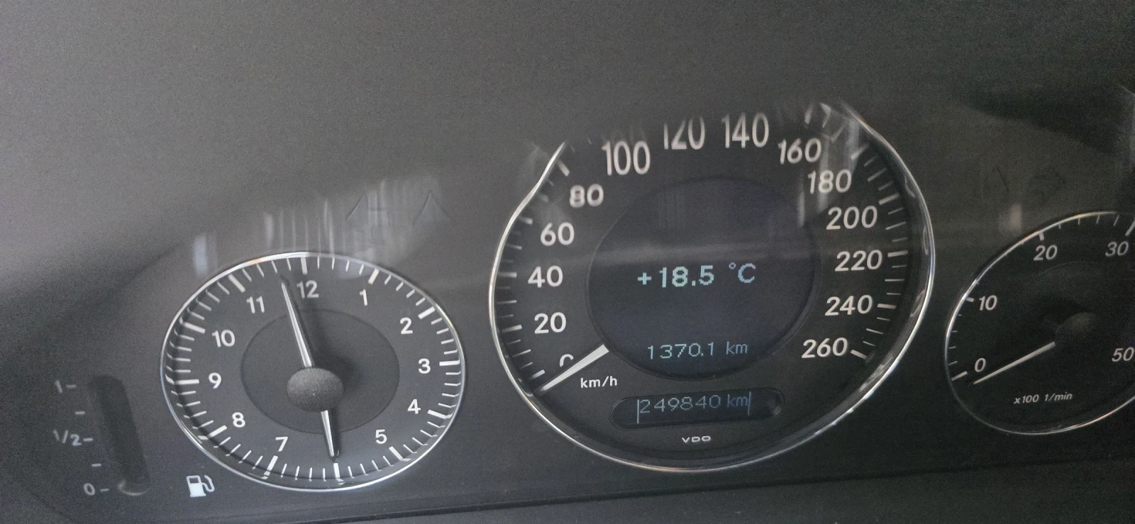 Mercedes-Benz E 270, снимка 11 - Автомобили и джипове - 53934323