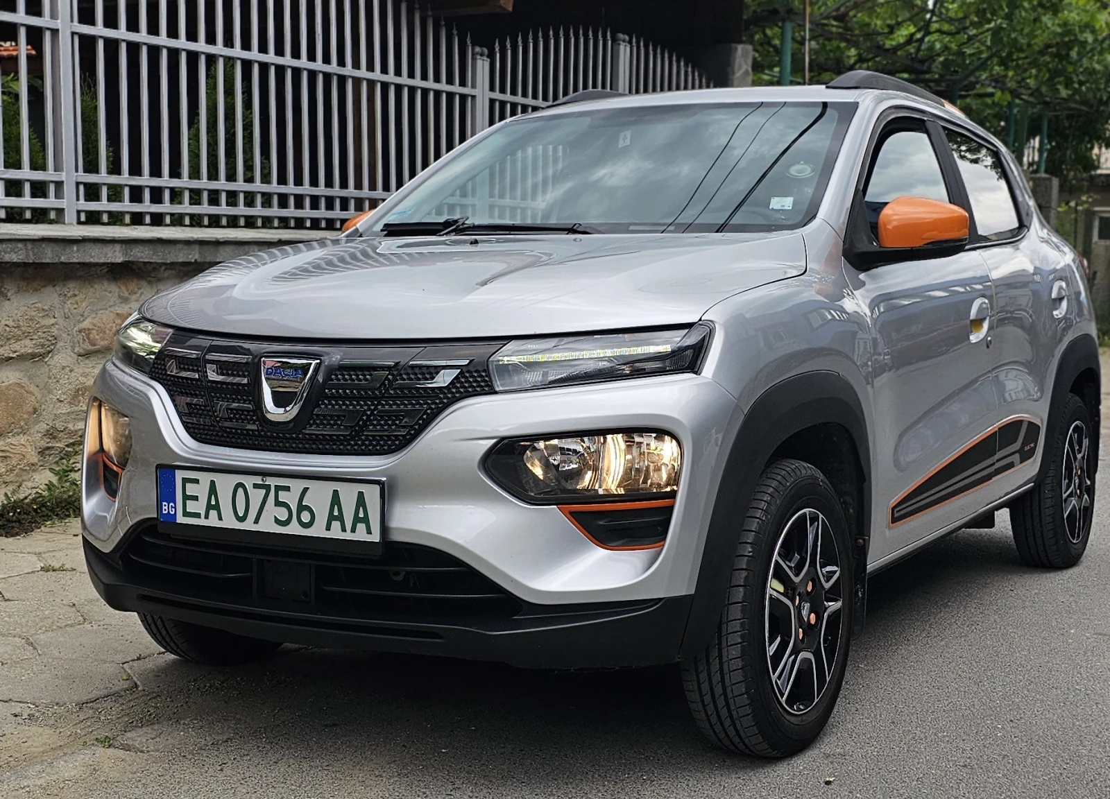 Dacia Spring, снимка 2 - Автомобили и джипове - 54725679