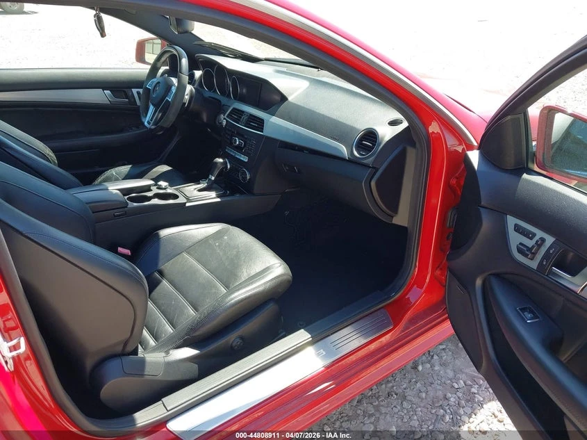 Mercedes-Benz C 63 AMG 6.3l, снимка 5 - Автомобили и джипове - 54773551