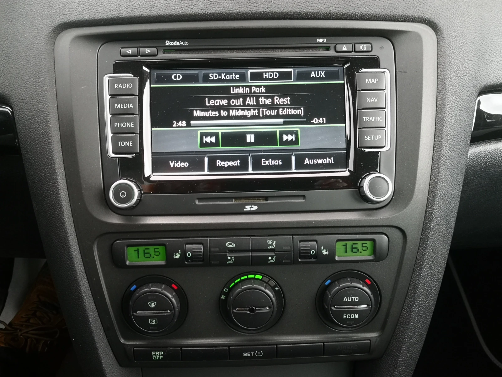 Skoda Octavia 1.8TSi "Laurin & Klement" . Като Нова, снимка 10 - Автомобили и джипове - 54942656
