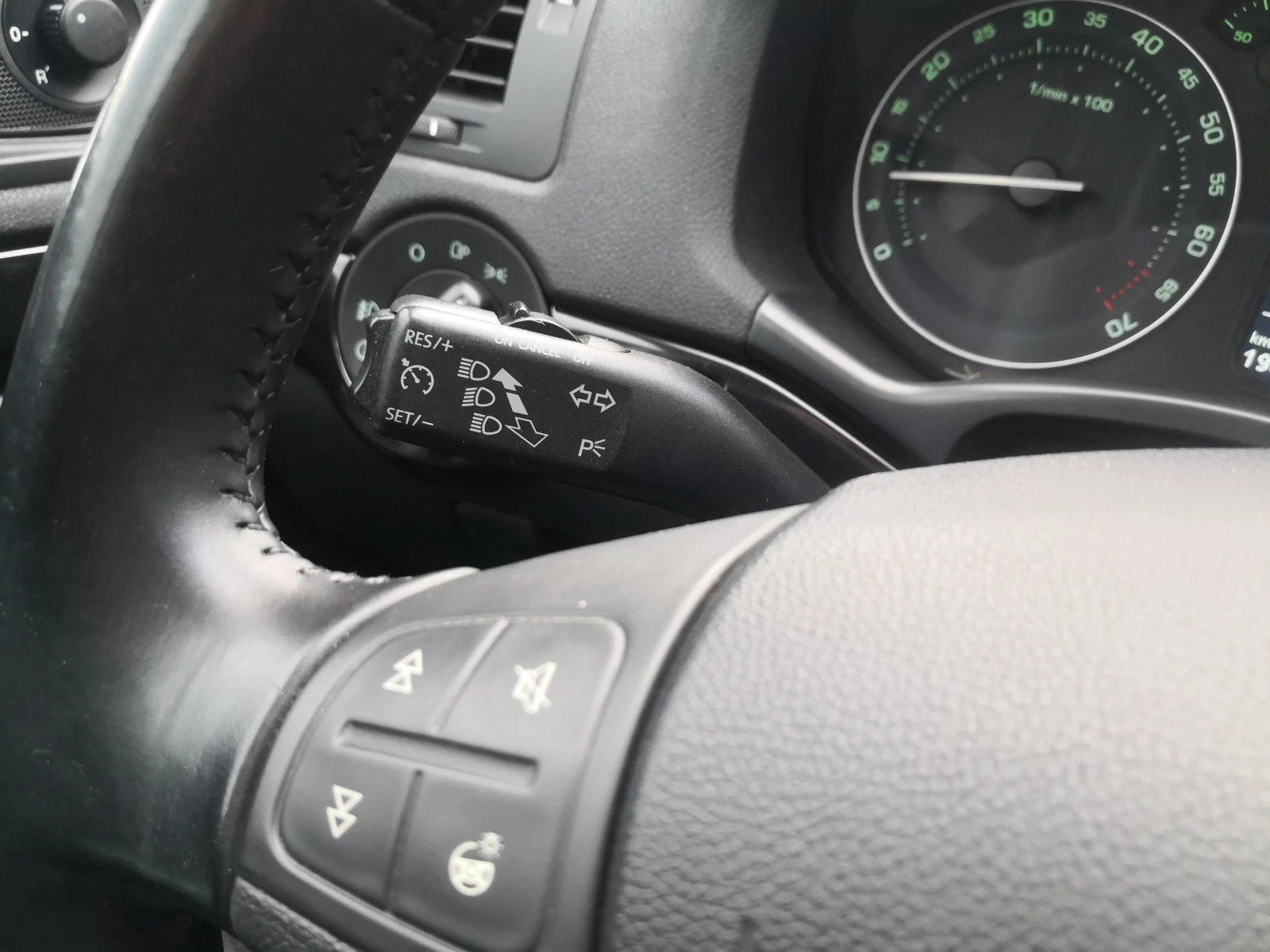 Skoda Octavia 1.8TSi "Laurin & Klement" . Като Нова, снимка 14 - Автомобили и джипове - 54942656