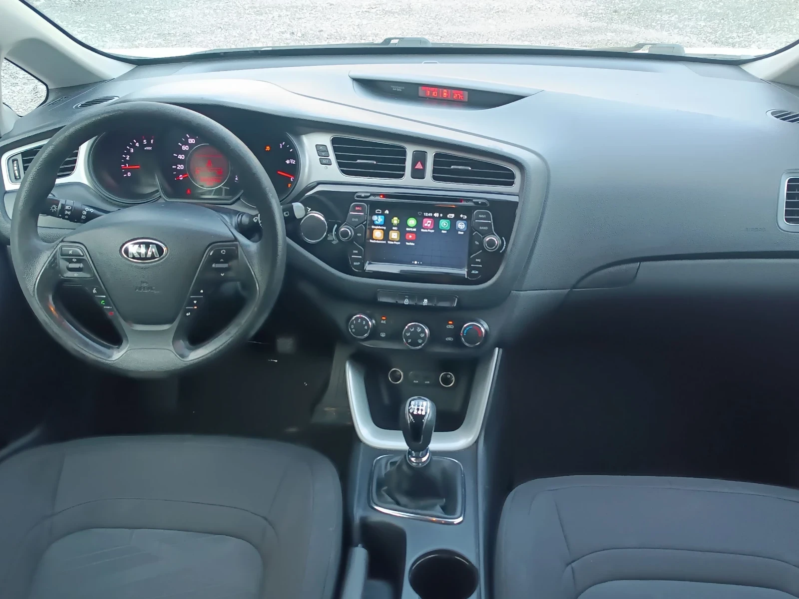 Kia Ceed 1.6CRDI, снимка 10 - Автомобили и джипове - 55073108