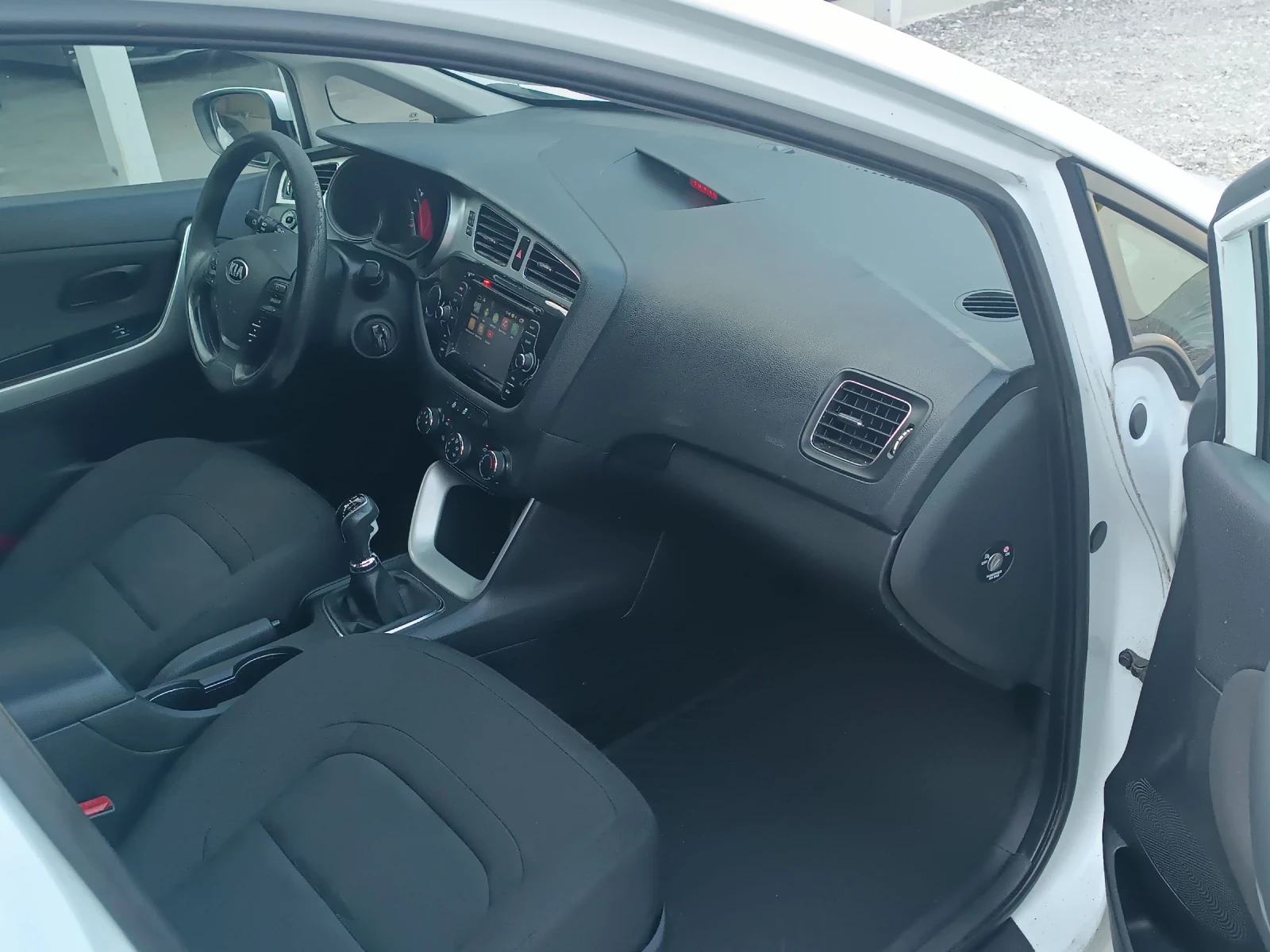 Kia Ceed 1.6CRDI, снимка 9 - Автомобили и джипове - 55073108