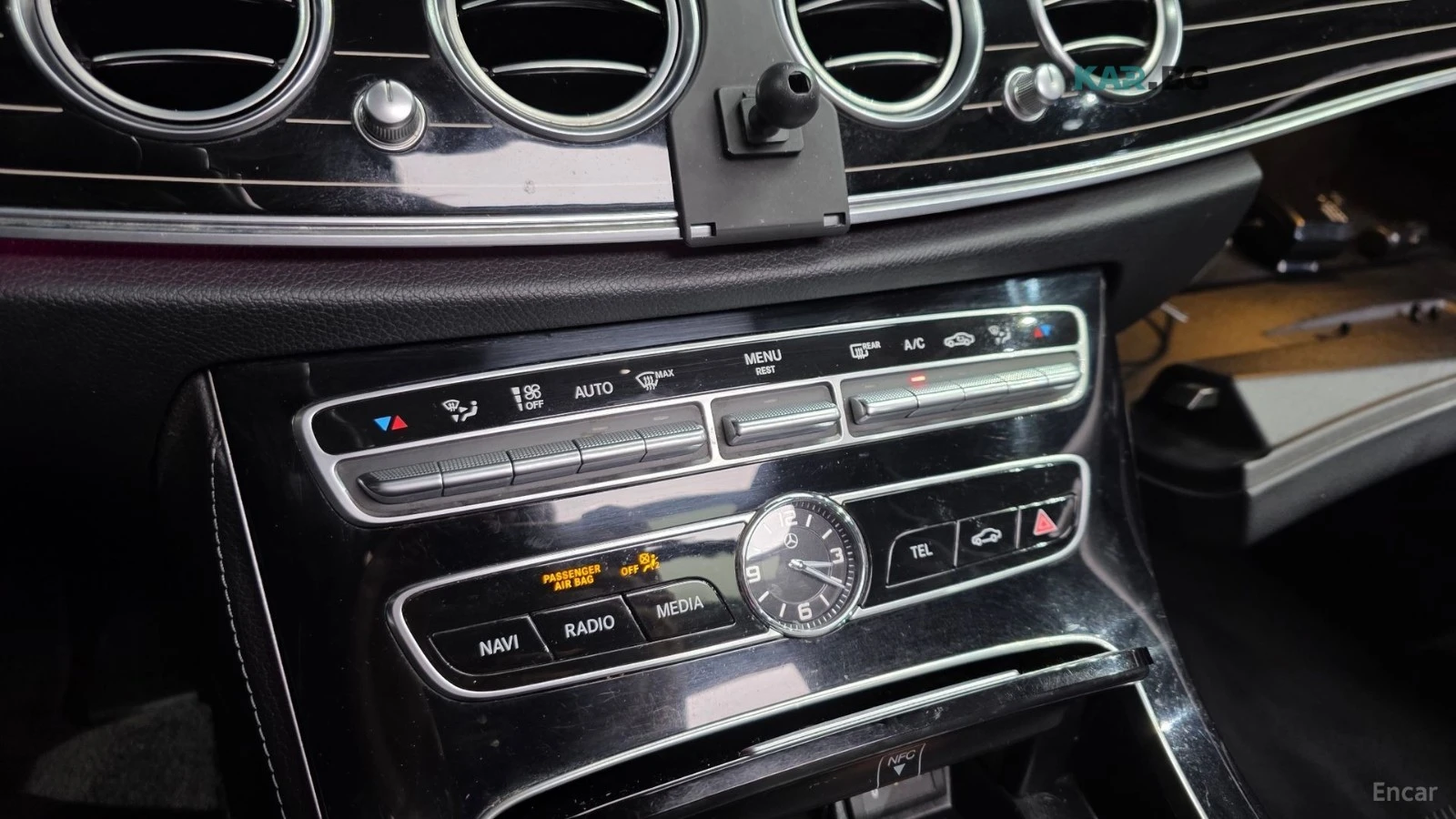 Mercedes-Benz E 450 4MATIC EXCLUSIVE* 360* BURMESTER* PANO* ОБДУХ, снимка 10 - Автомобили и джипове - 55379983