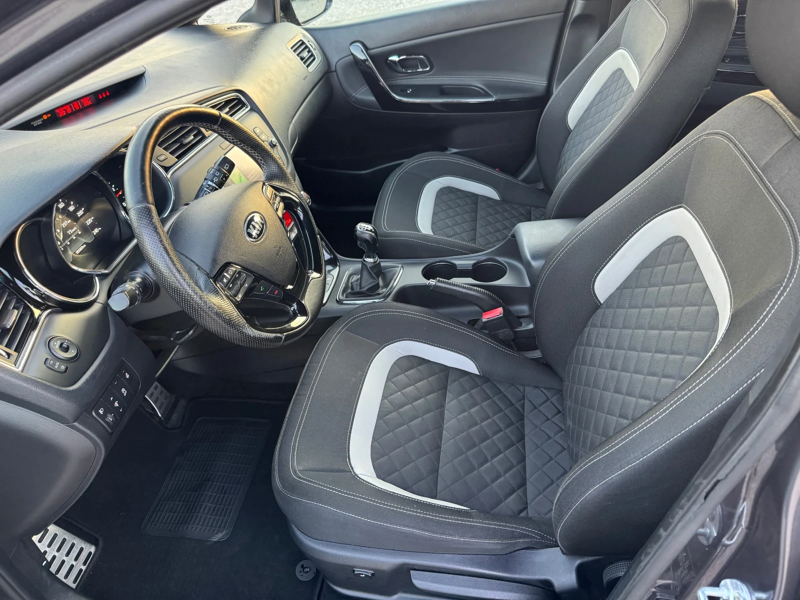 Kia Ceed 1.6 CRDI - Евро 6 - GT Line136 кс, снимка 9 - Автомобили и джипове - 55532895