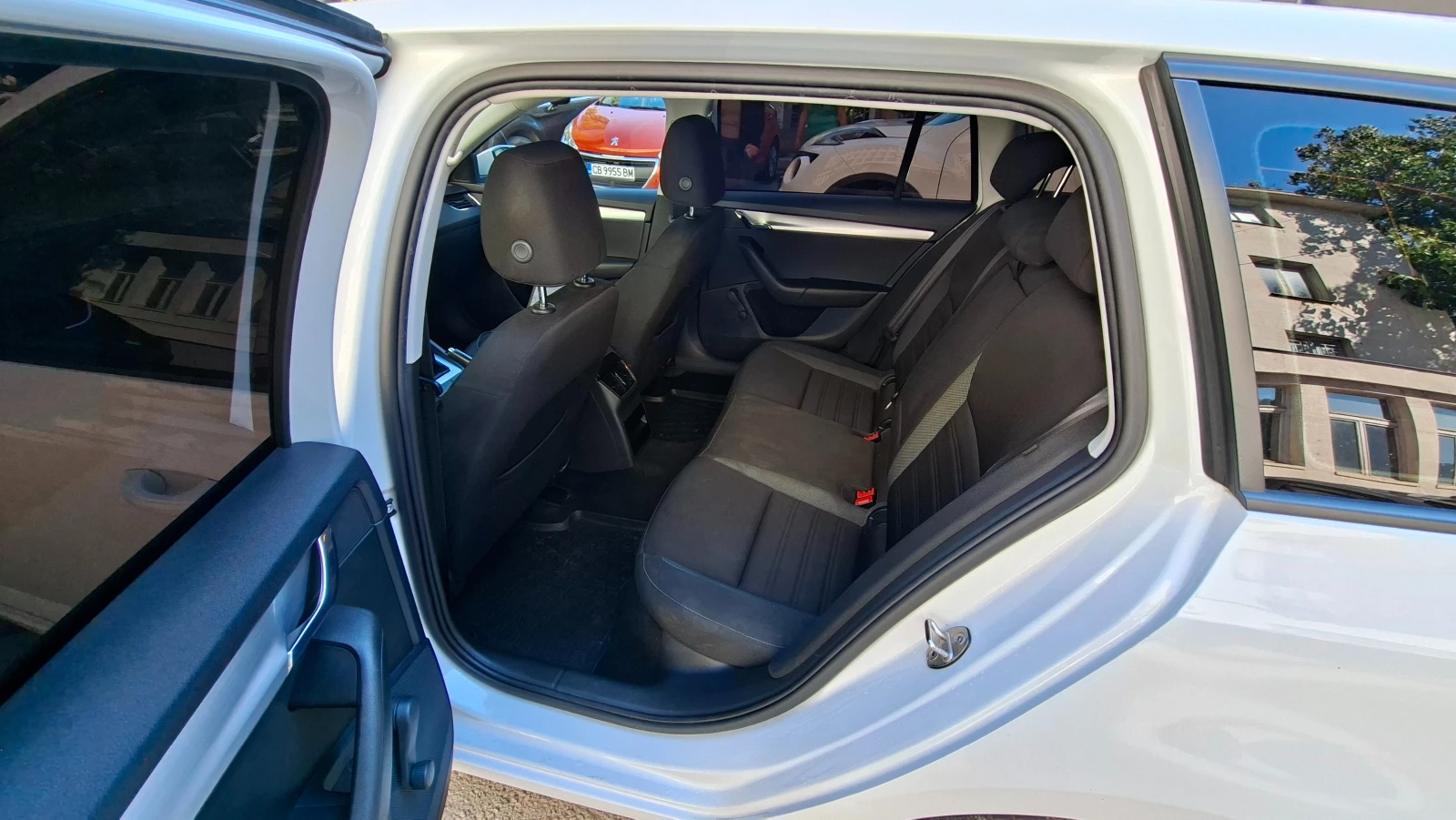 Skoda Octavia 4X4 1.6TDI, снимка 13 - Автомобили и джипове - 56222228