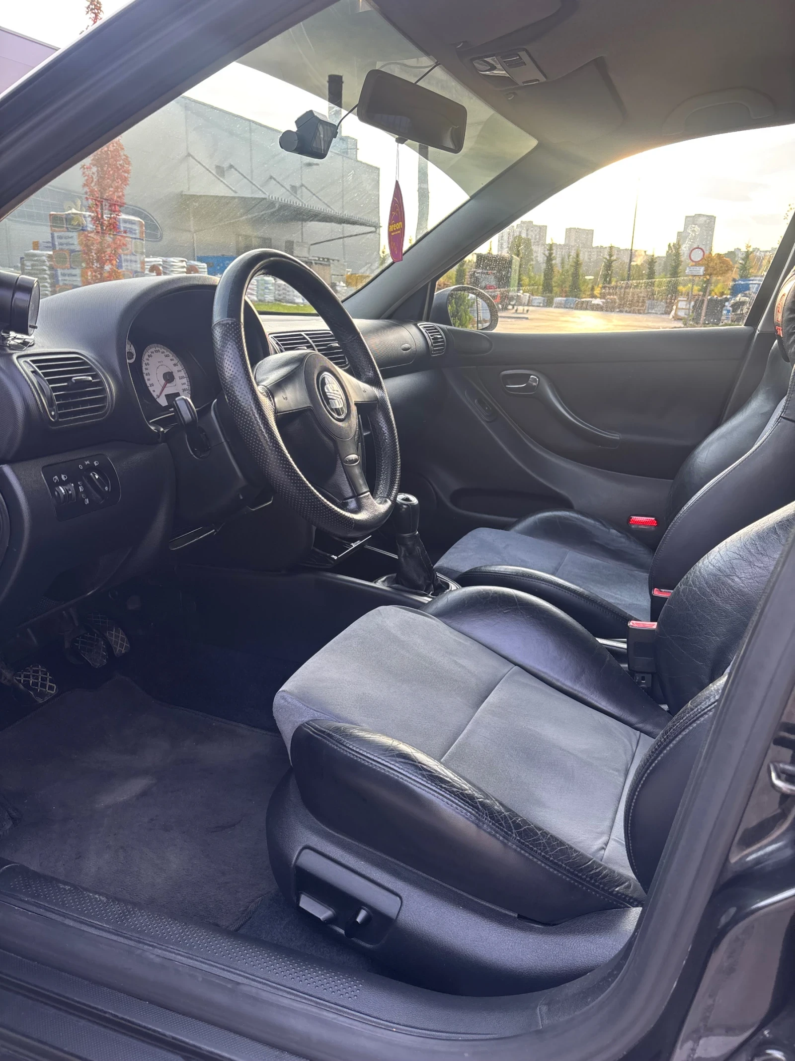 Seat Leon FR 1.8T, снимка 9 - Автомобили и джипове - 56446337